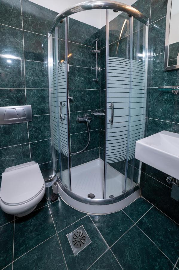 Brettania Hotel يانينة المظهر الخارجي الصورة